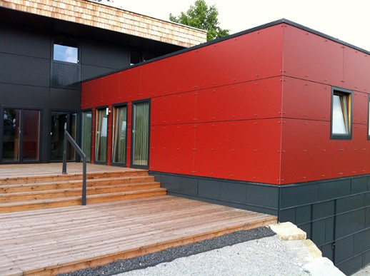 FibreCem Fullcolour Glatt kleur 176 donkerrood + 700 donkergrijs