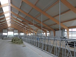De Groot Vroomshoop Gelijmde Houtconstructies: gelamineerde houten spanten