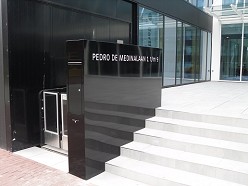 Zuilen voor post en eventueel reclamedoeleinden