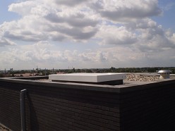 Dakluik voor daktoetreding appartementencomplex