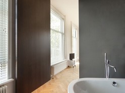 Pivotdeur met Weng� fineer