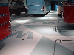 Mercedes Benz Museum Tour met Lewis Hamilton