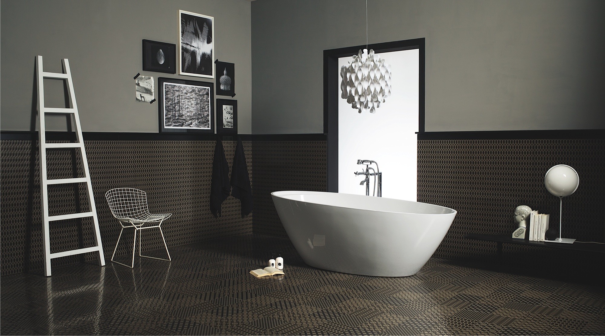 Decor d'antan, gedecoreerde wand en vloertegels architectenweb.nl