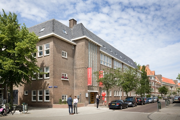 oude school biedt ruimte aan moderne kliniek - architectenweb.nl