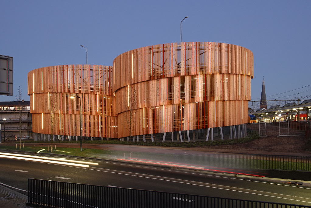 Foreco Dalfsen Parkeren in een houten pakhuis architectenweb.nl