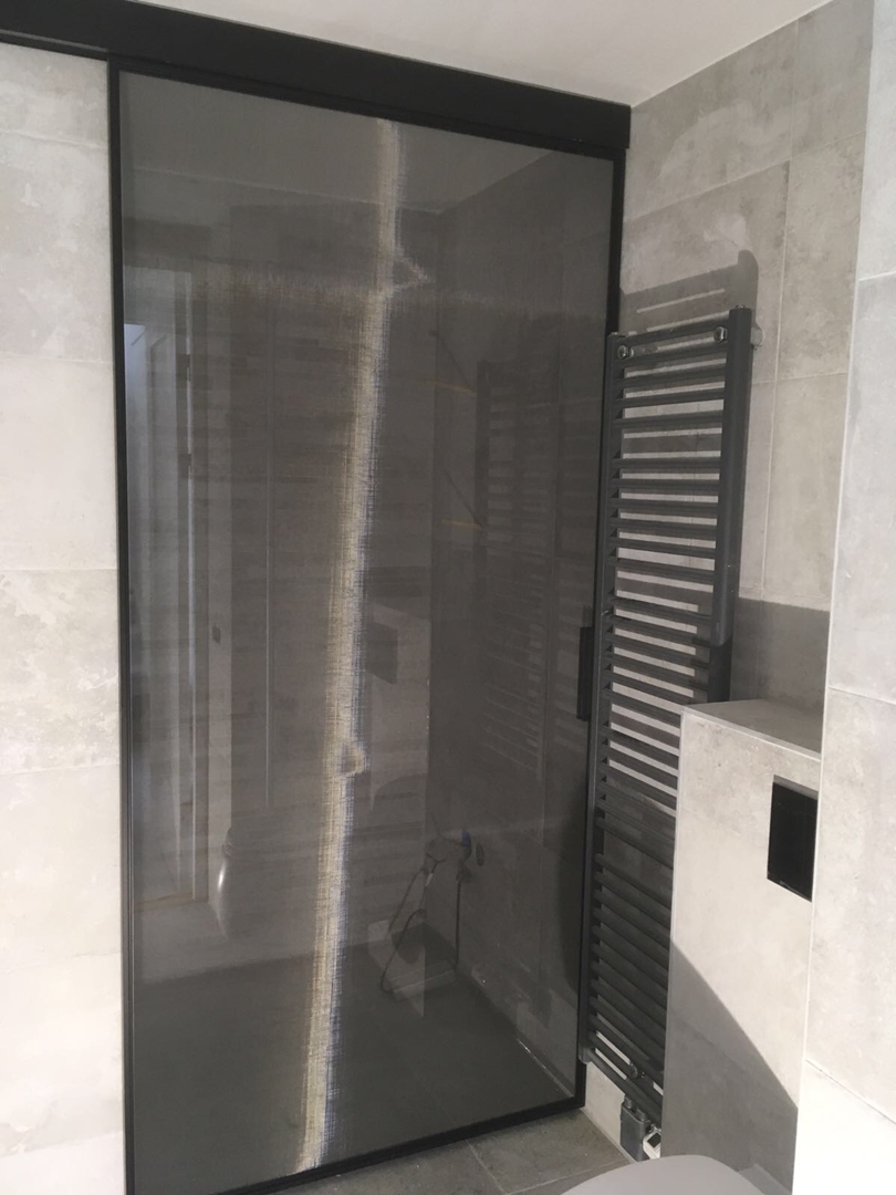 Noctum Interieurprojecten | glazen schuifdeur voor badkamer ... Noctum Interieurprojecten | glazen schuifdeur voor badkamer ...