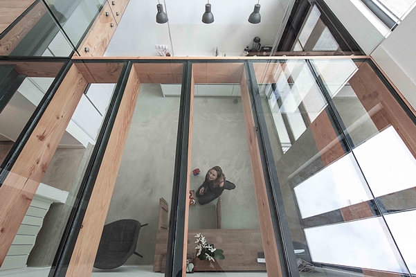 Glazen vloer voor Overveen - architectenweb.nl