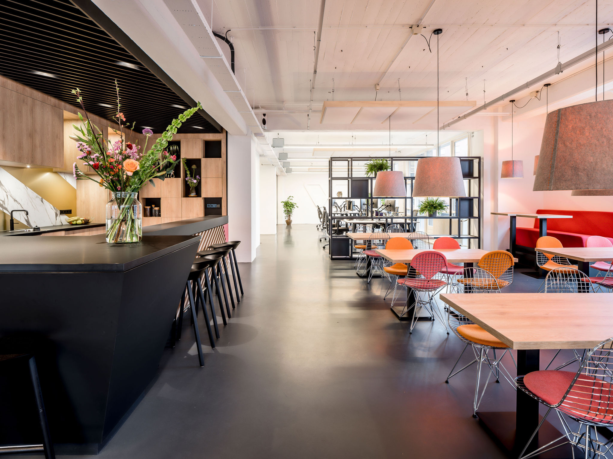 SANT Interiors | Hip interieur voor kantoor in Het Industriegebouw ...