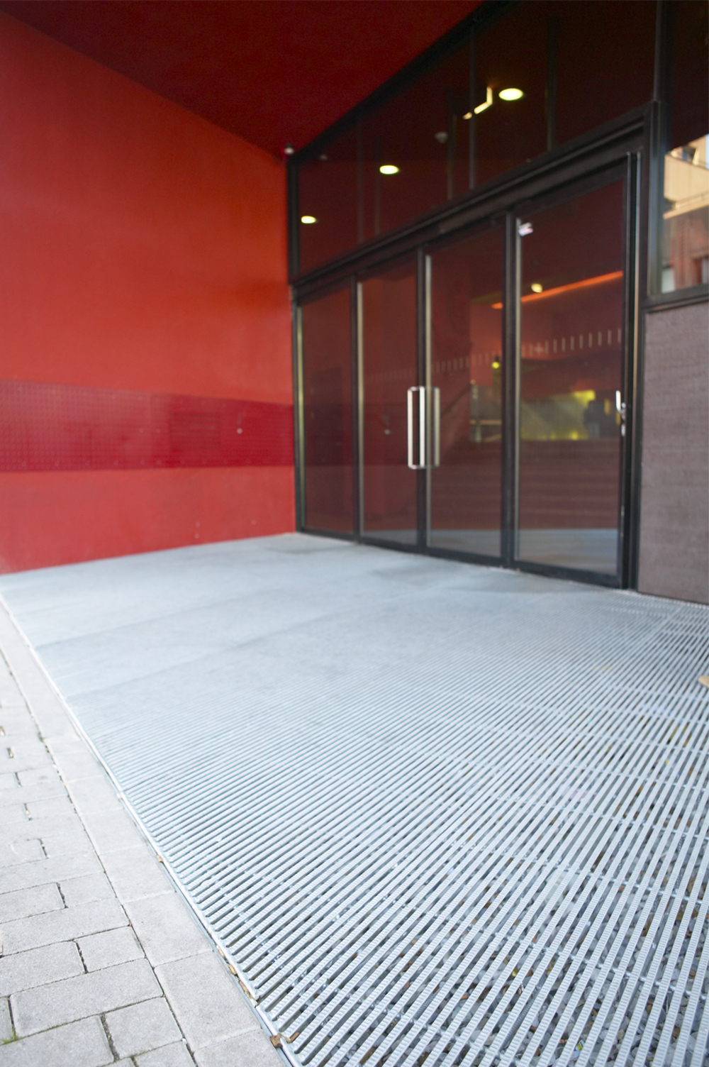 Thribar Railing TRIBAR | TRIBAR vloerroosters - architectenweb.nl