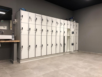Restyling van HPL deuren met 3M™ DI-NOC™ Folie - Architectenweb