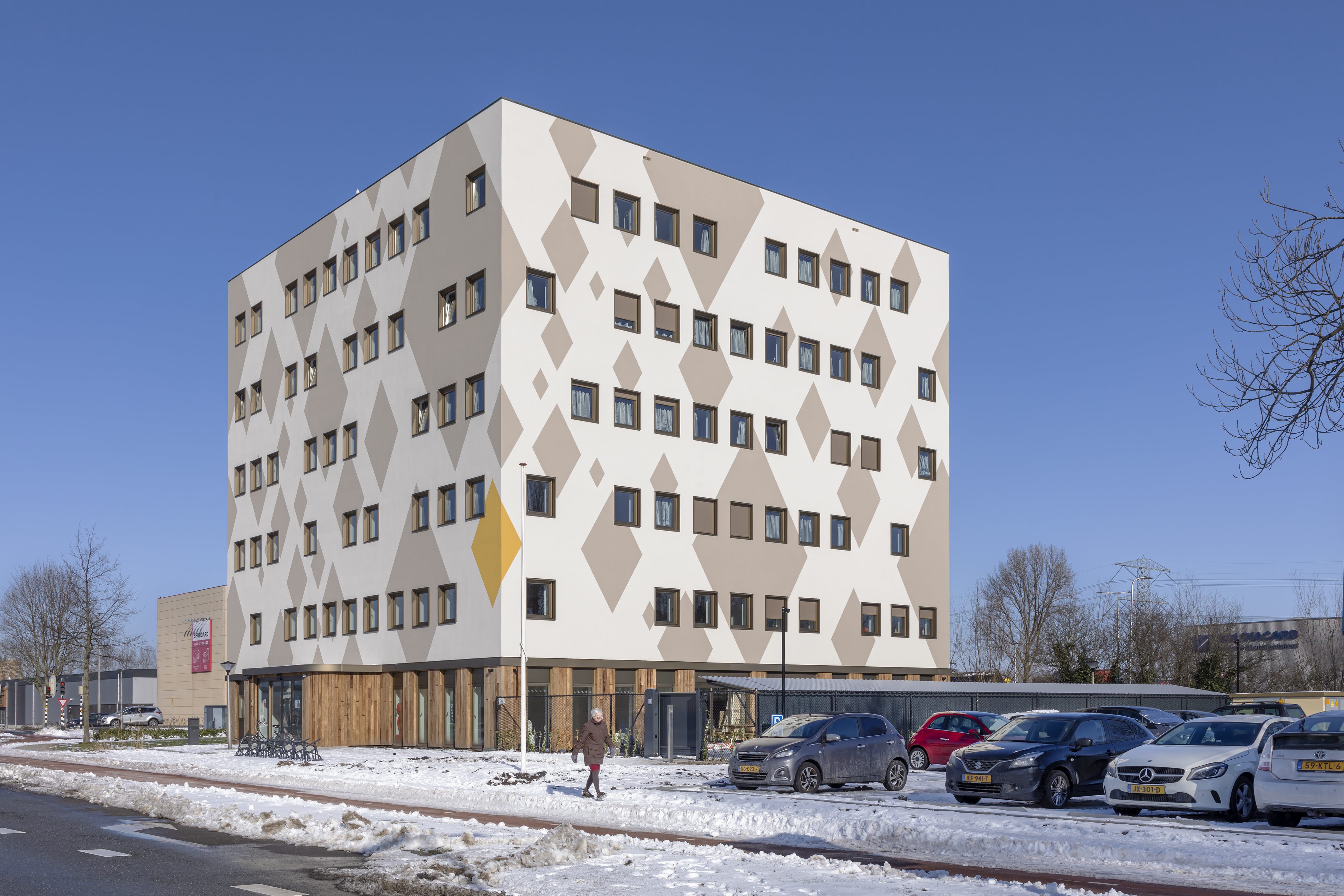 Oud kantoor in Capelle aan den IJssel is verbouwd tot tweede Veilige Veste architectenweb.nl