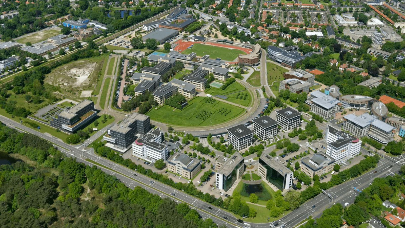 VenhoevenCS maakt voor doorontwikkeling Arenapark Hilversum - architectenweb.nl