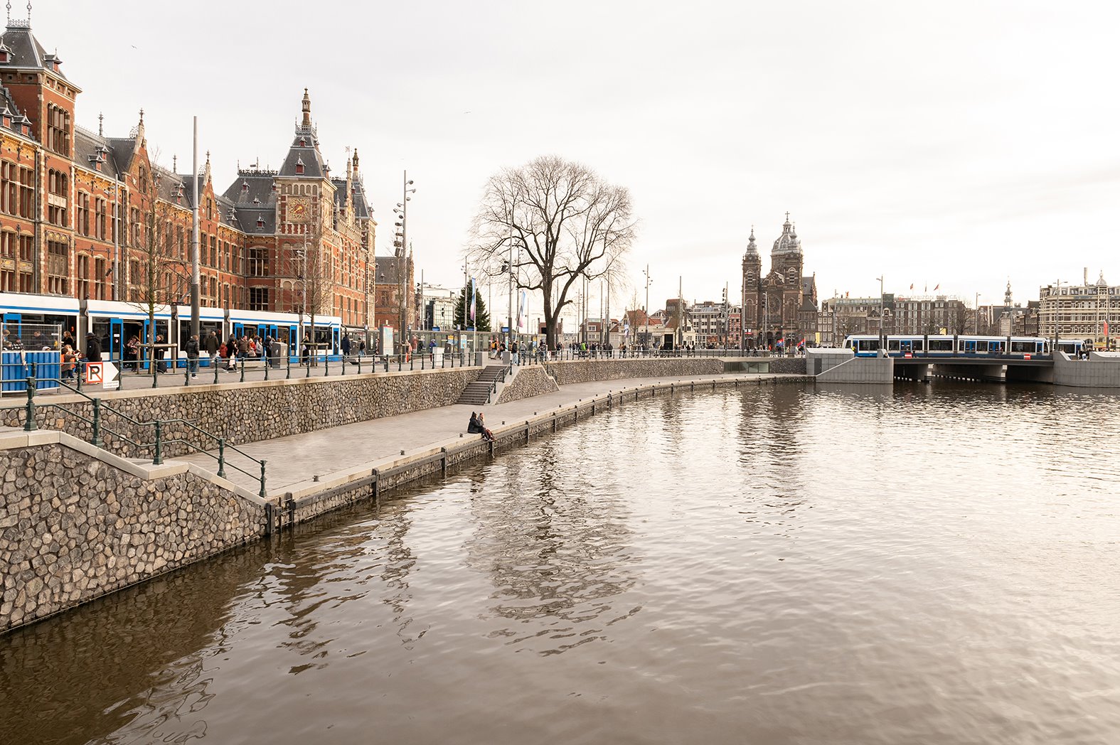 Nieuwe Fietsenstalling Aan Voorzijde Station Amsterdam CS Officieel nieuwe-fietsenstalling-aan-voorzijde-station-amsterdam-cs-officieel