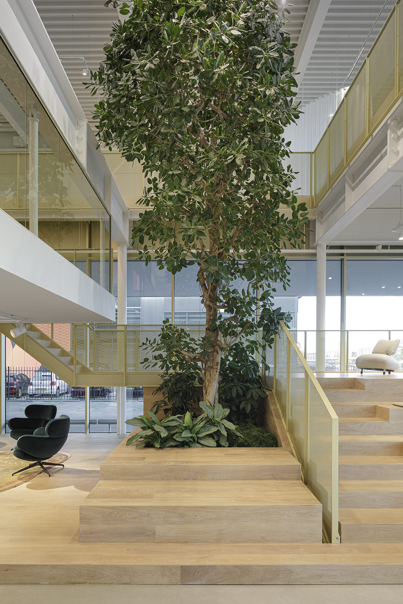 Nieuw Leolux Experience Center met interieur van i29 - architectenweb.nl