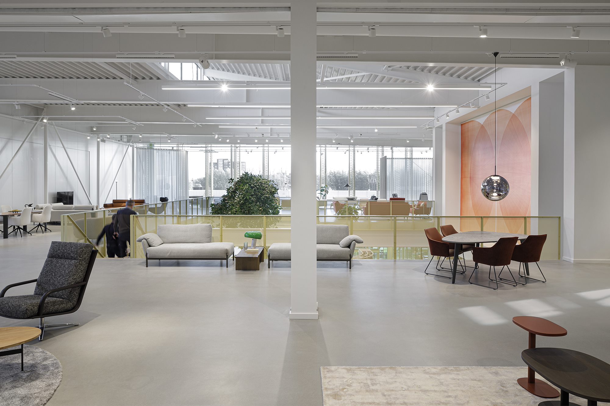 Nieuw Leolux Experience Center met interieur van i29 - architectenweb.nl