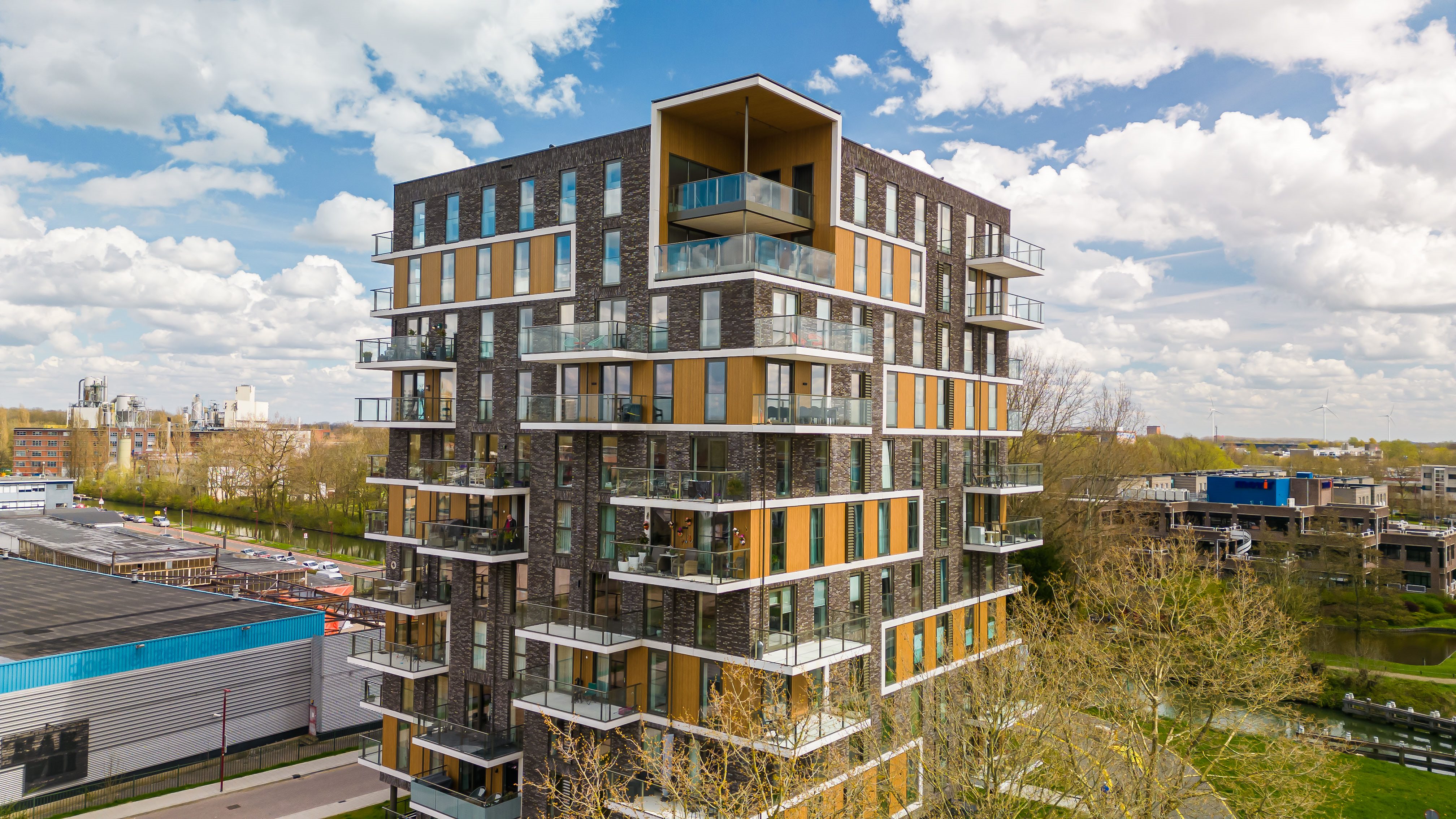 DUCO Ventilation & Sun Control | Geluidsluwe geveltechnieken in Point ...