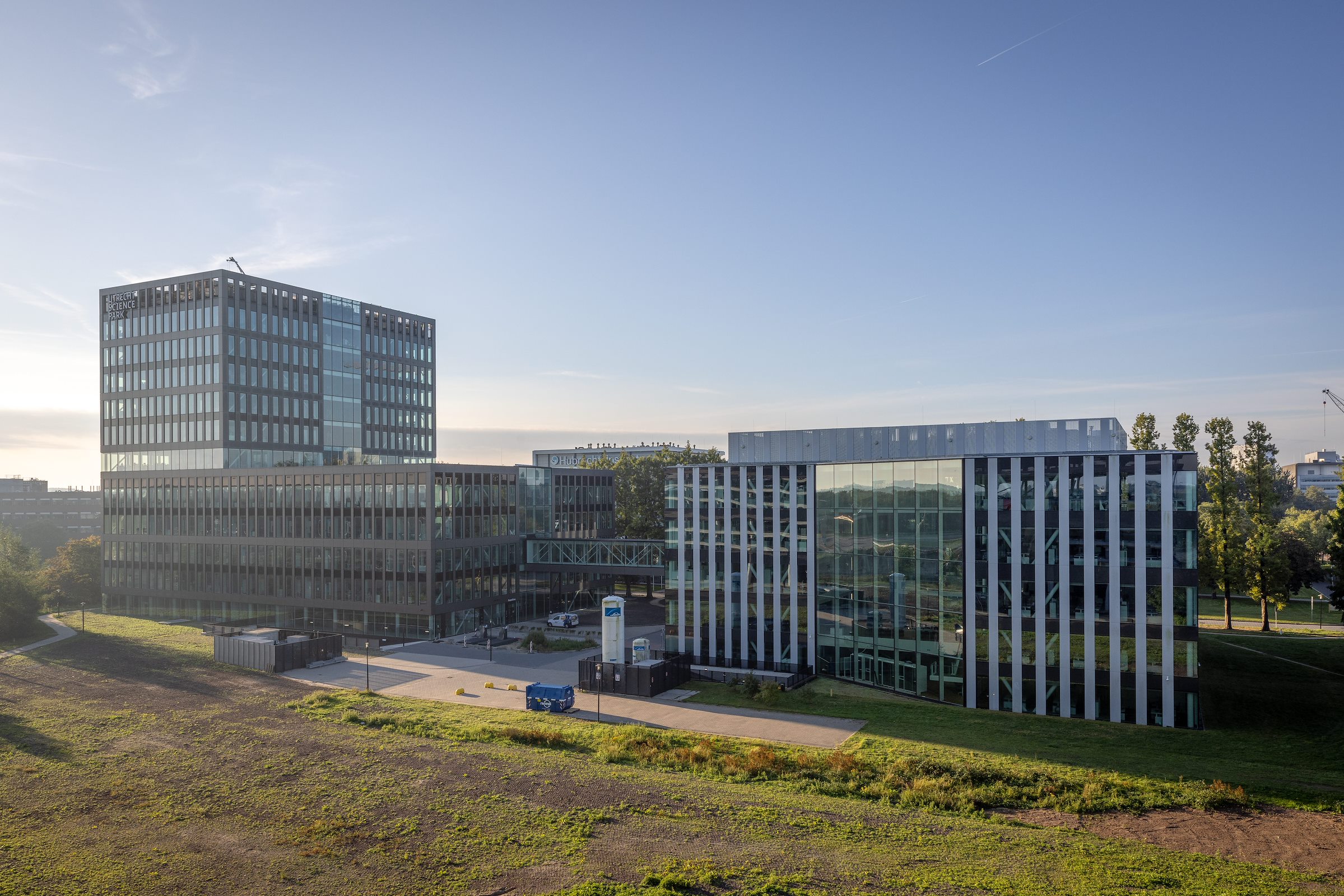Flexibel bedrijfsverzamelgebouw met laboratoria geopend op Utrecht ...