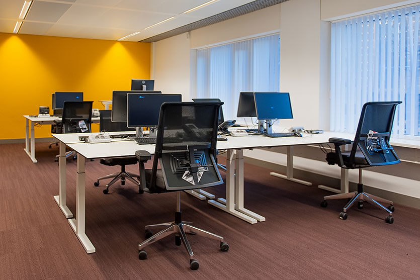 Versluis Kantoorinrichters | Kantoorinrichting bij De Lage Landen in