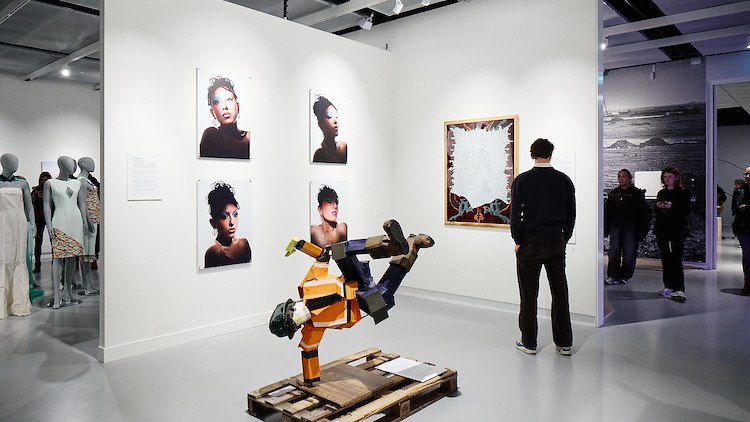 Van Almere naar Ally - 50 jaar kunst in Almere